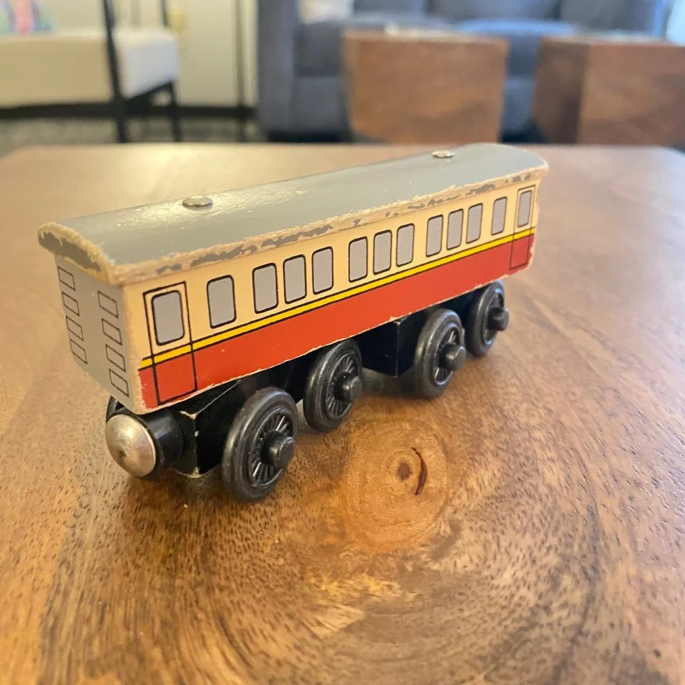 Thomas & Friends Wooden‎ Railway Tank Engine Train Express Coach Car 2003